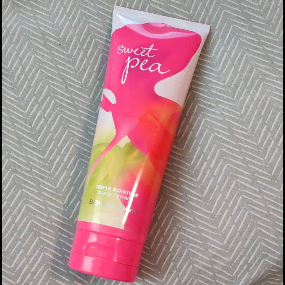 Bath& Body Works body cream